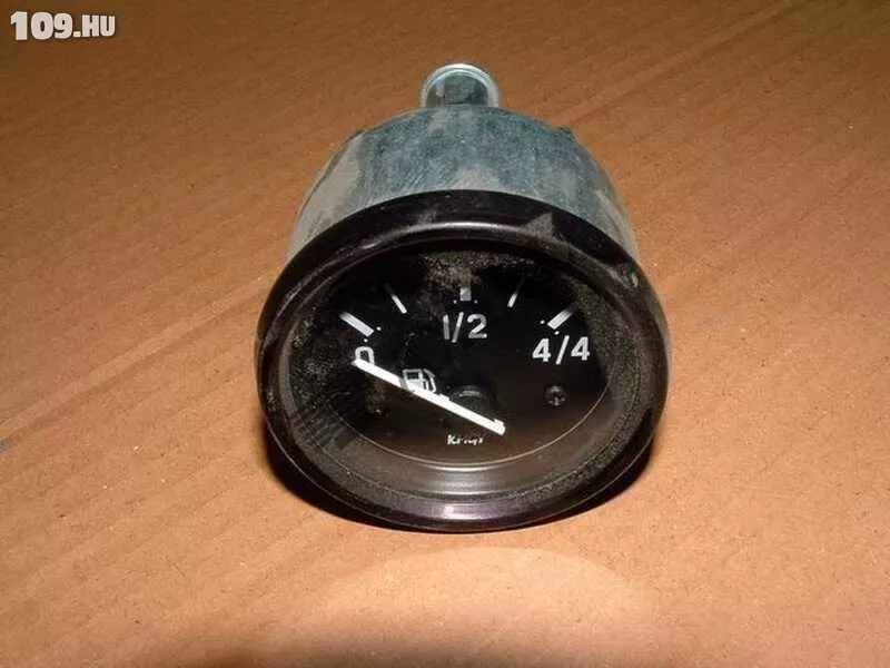 Üzemanyagszintmérő óra